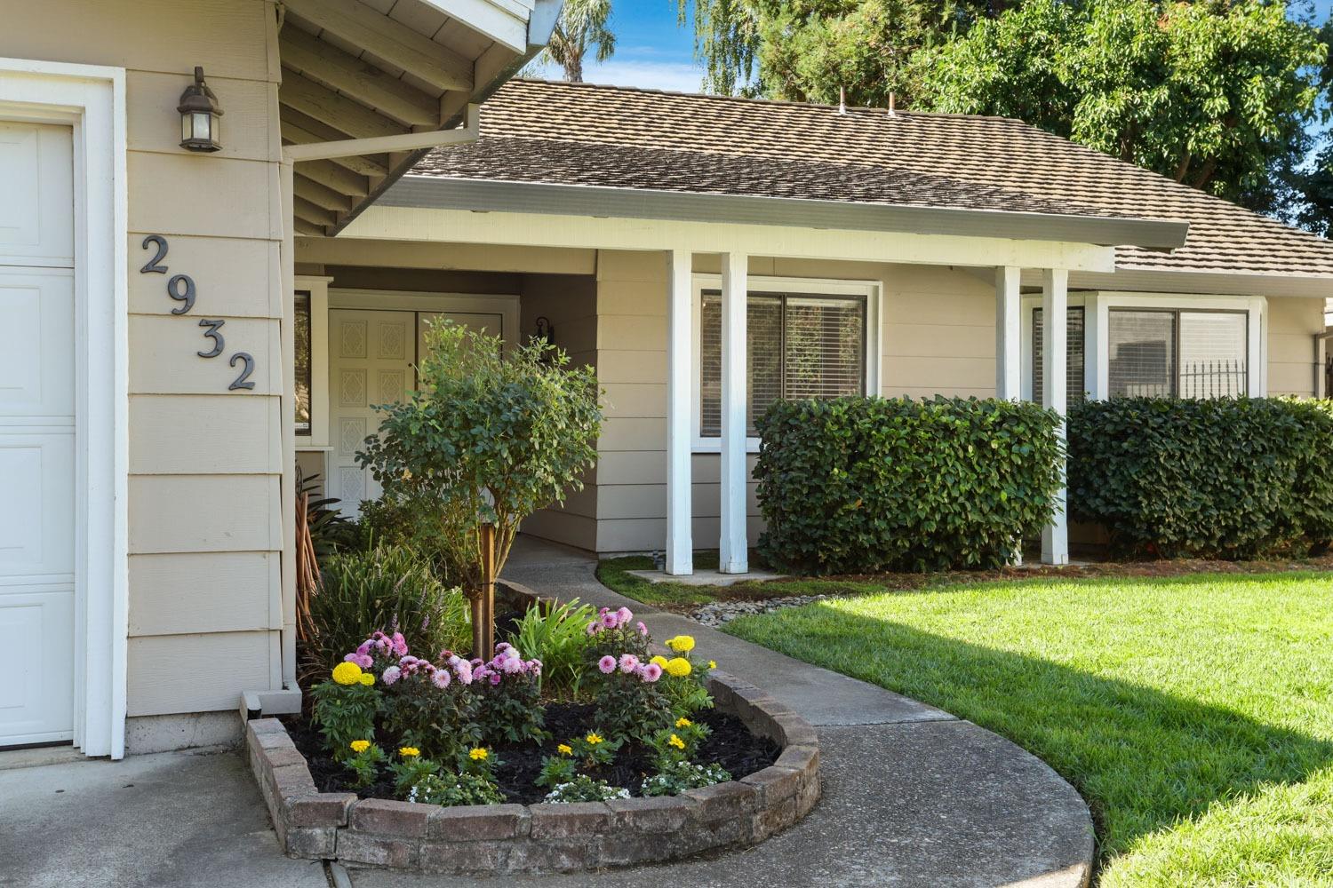 Detail Gallery Image 3 of 53 For 2932 White Sand Ct, Stockton,  CA 95219 - 4 Beds | 2 Baths