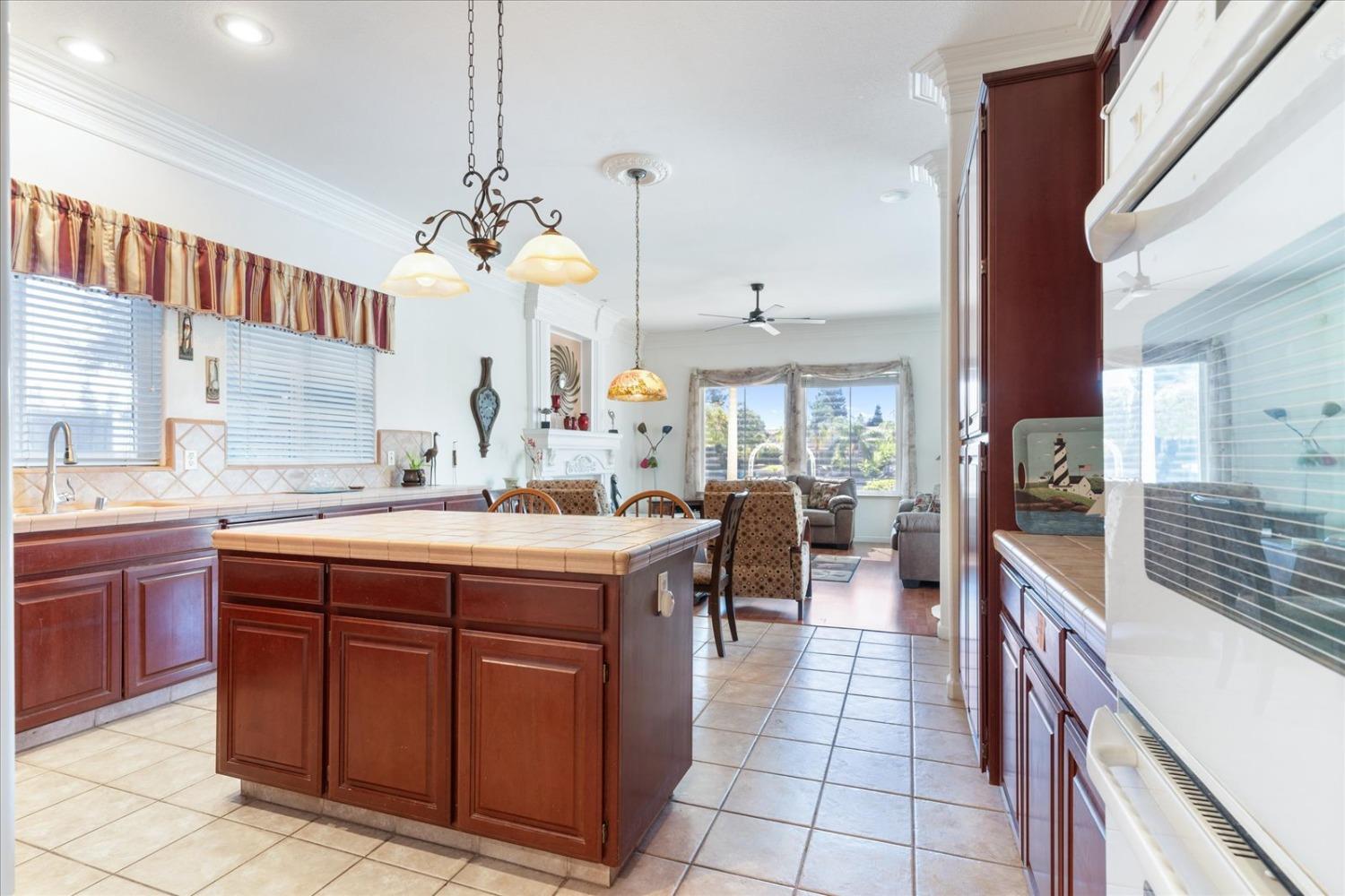 Detail Gallery Image 37 of 84 For 10325 Oak Shores Ct, Stockton,  CA 95209 - 4 Beds | 2/1 Baths