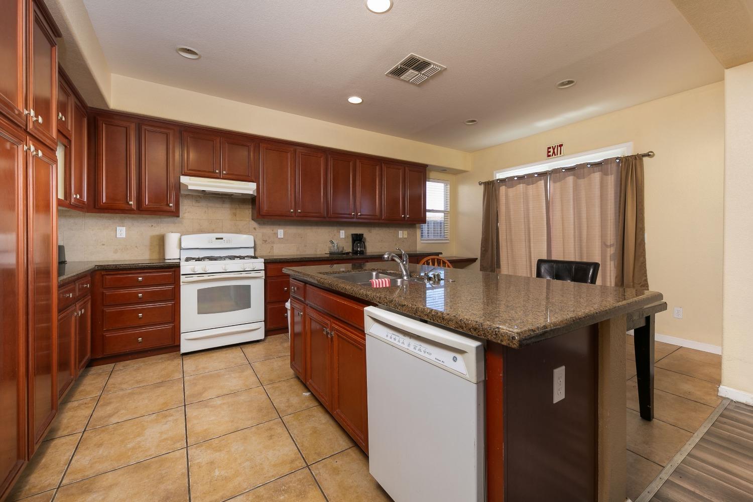 Detail Gallery Image 11 of 43 For 536 Lake Park Ct, Oakley,  CA 94561 - 4 Beds | 2 Baths