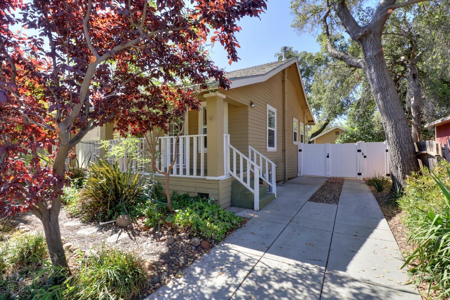 Detail Gallery Image 1 of 1 For 2106 6th Ave, Sacramento,  CA 95818 - 1 Beds | 1 Baths