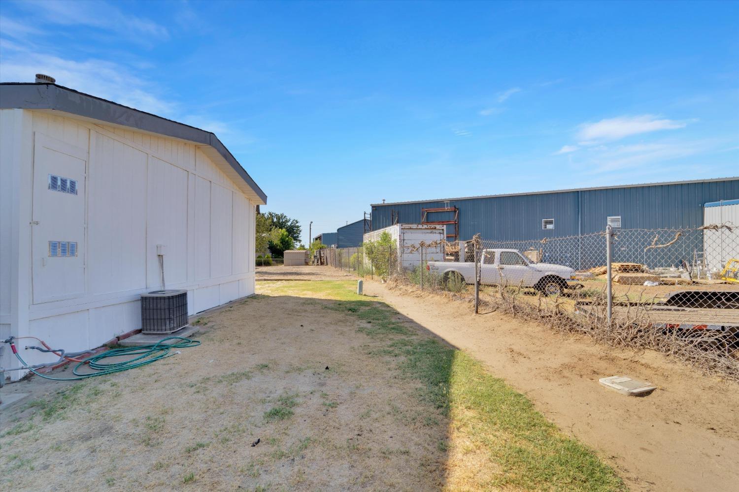 Detail Gallery Image 5 of 17 For 4812 Esmar Rd 2, Ceres,  CA 95307 - 2 Beds | 2 Baths