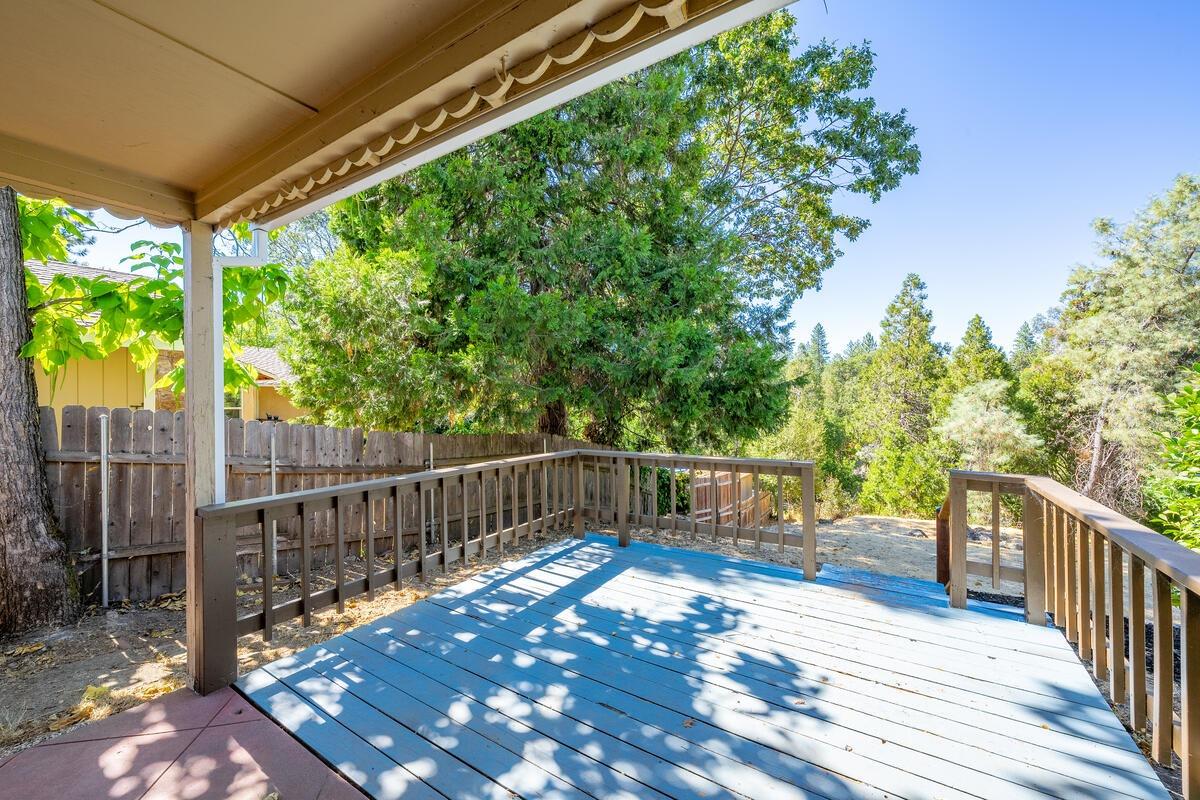 Detail Gallery Image 6 of 40 For 875 Hillcrest St, Placerville,  CA 95667 - 3 Beds | 2 Baths