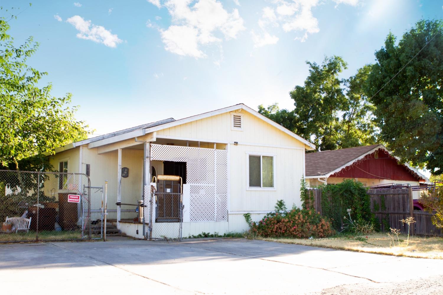 Chapman Avenue, Olivehurst, California image 2