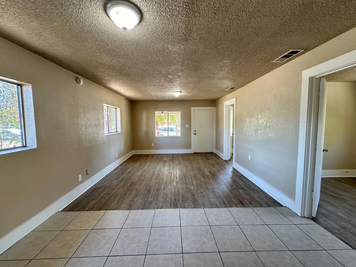 Detail Gallery Image 6 of 21 For 1611 S Hazelwood Blvd, Fresno,  CA 93702 - 3 Beds | 1 Baths