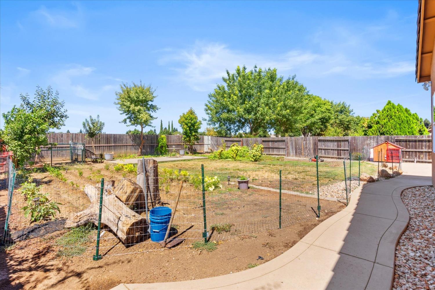 Detail Gallery Image 55 of 71 For 2562 Emerald Dr, Yuba City,  CA 95991 - 4 Beds | 3 Baths