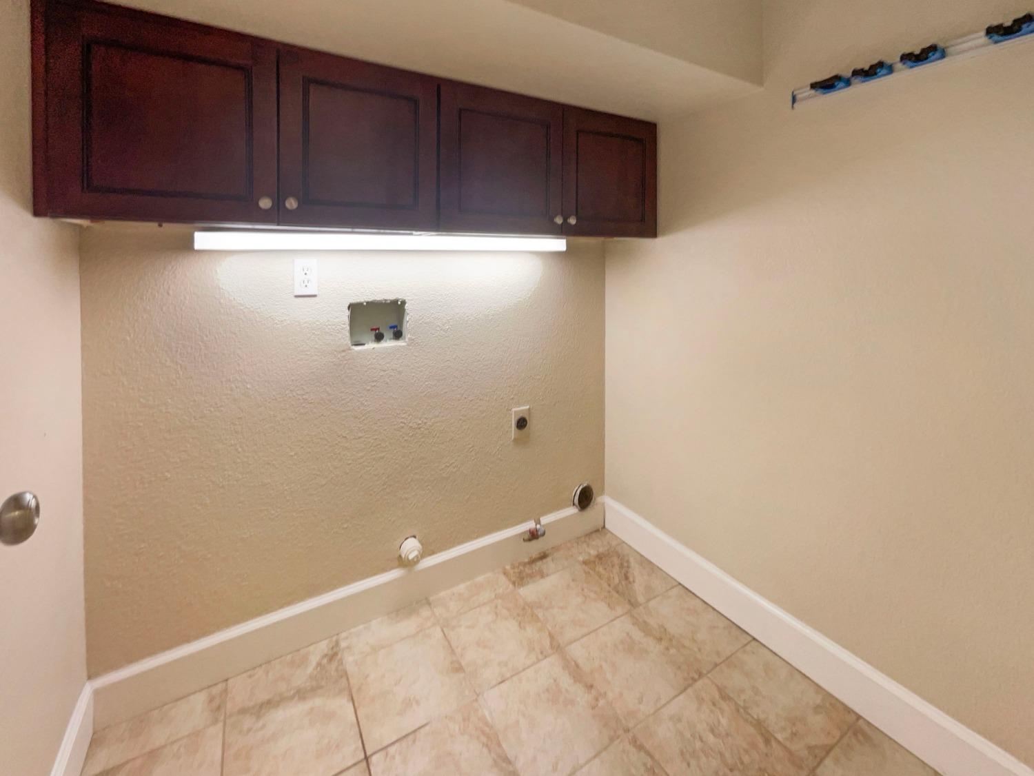 Detail Gallery Image 15 of 29 For 902 Fitzroy Ct, Roseville,  CA 95747 - 4 Beds | 2/1 Baths