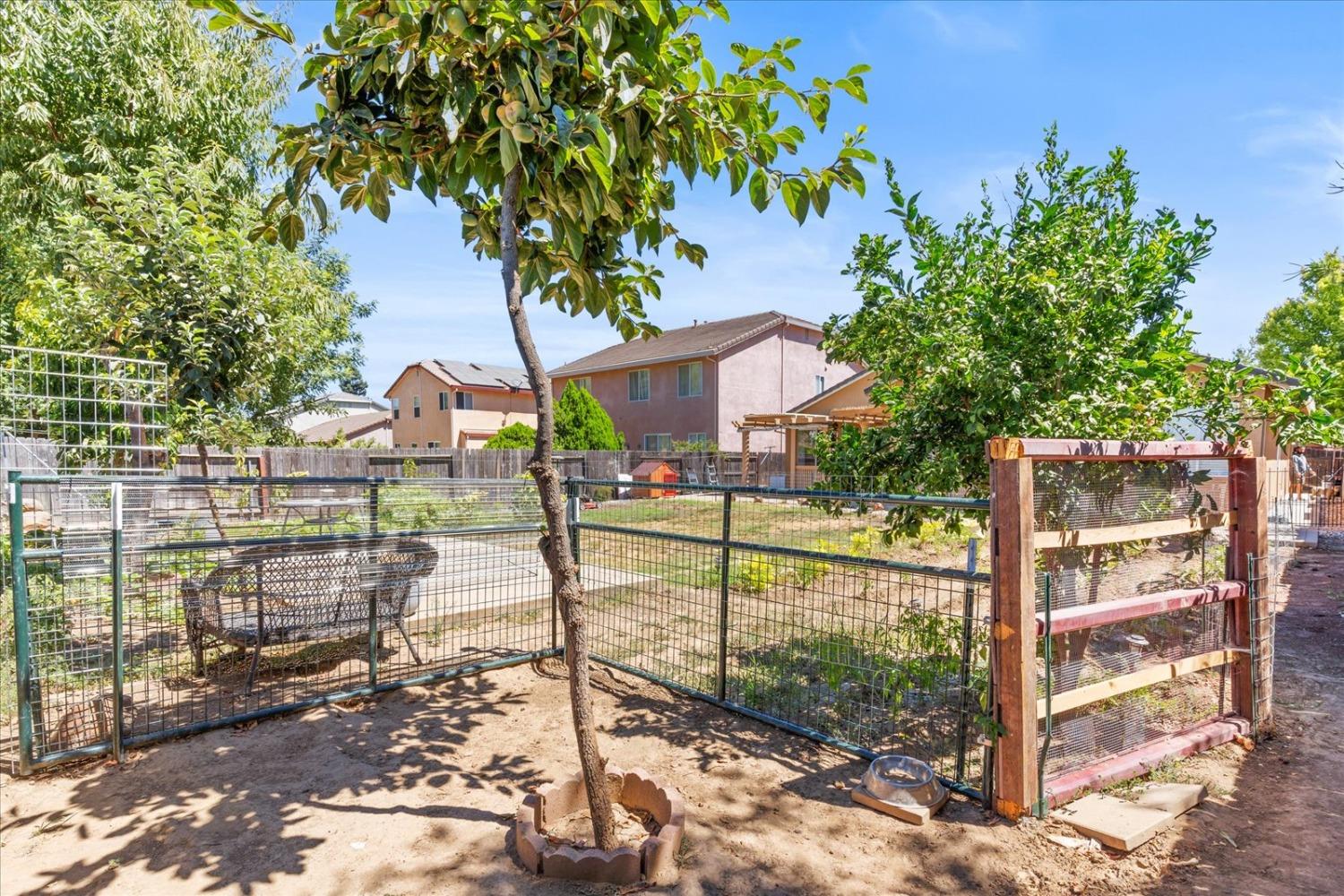 Detail Gallery Image 56 of 71 For 2562 Emerald Dr, Yuba City,  CA 95991 - 4 Beds | 3 Baths