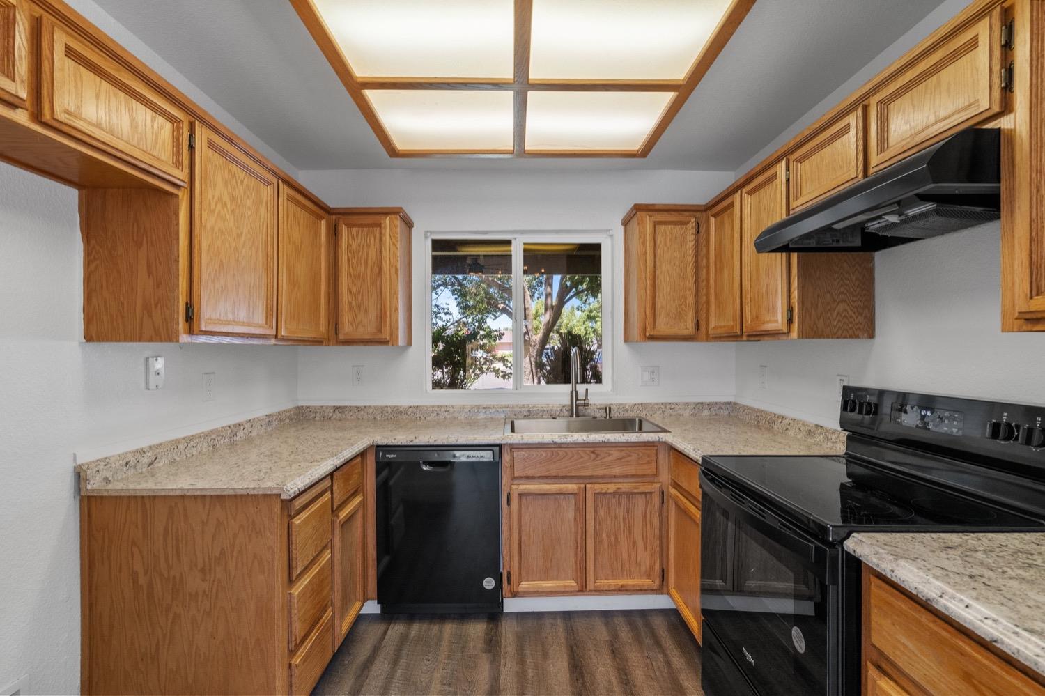 Detail Gallery Image 8 of 22 For 2164 Sugar Creek Ct, Stockton,  CA 95206 - 2 Beds | 1 Baths