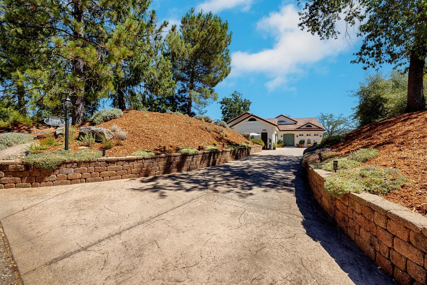 Detail Gallery Image 13 of 92 For 23895 Lakeview Ct, Auburn,  CA 95602 - 5 Beds | 3/1 Baths