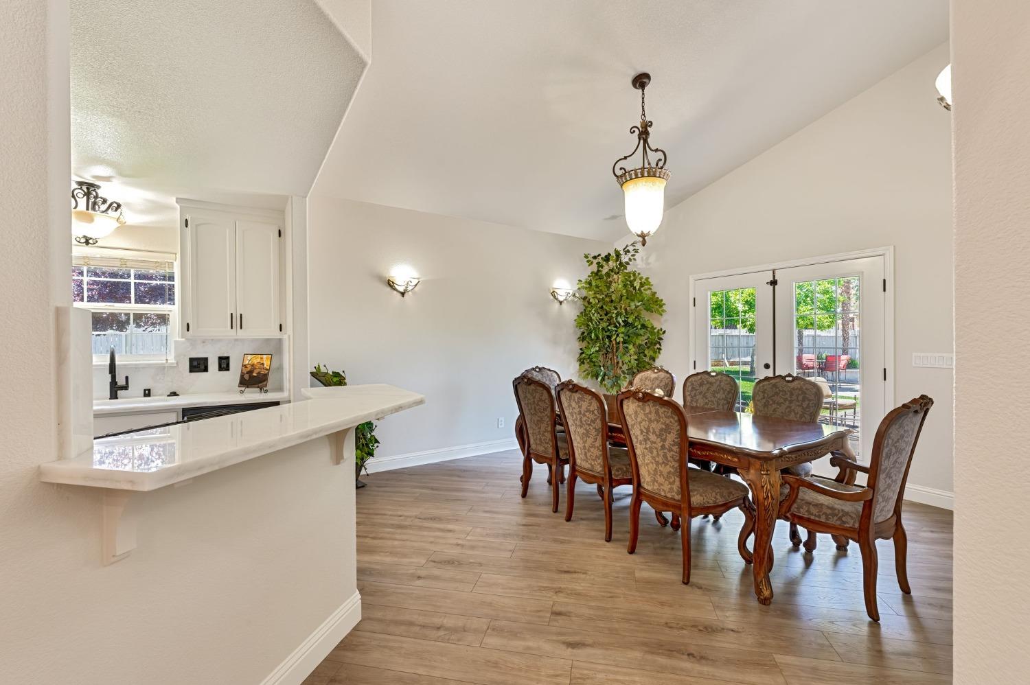 Detail Gallery Image 10 of 55 For 11235 Dry Creek Rd, Auburn,  CA 95602 - 3 Beds | 2 Baths