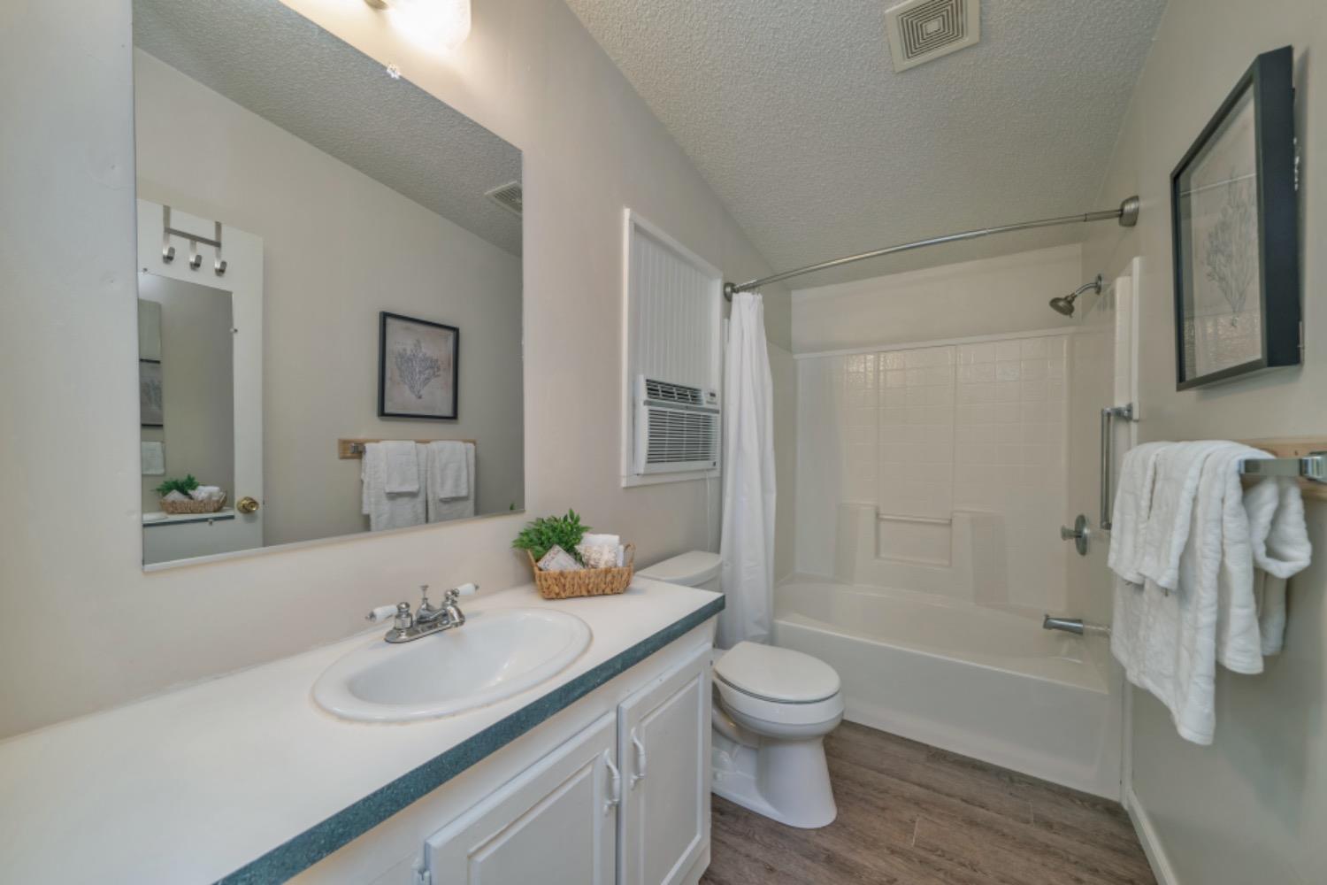 Detail Gallery Image 5 of 33 For 4 Axle, Pollock Pines,  CA 95726 - 2 Beds | 2 Baths