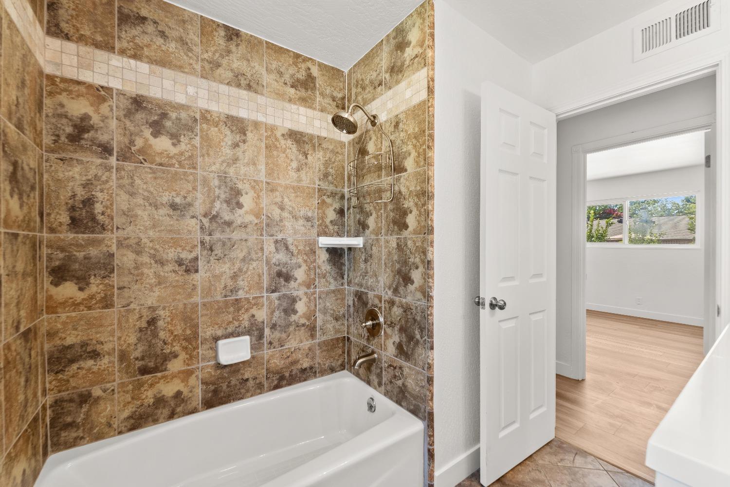 Detail Gallery Image 11 of 19 For 2672 Ellenbrook Dr, Rancho Cordova,  CA 95670 - 3 Beds | 2 Baths