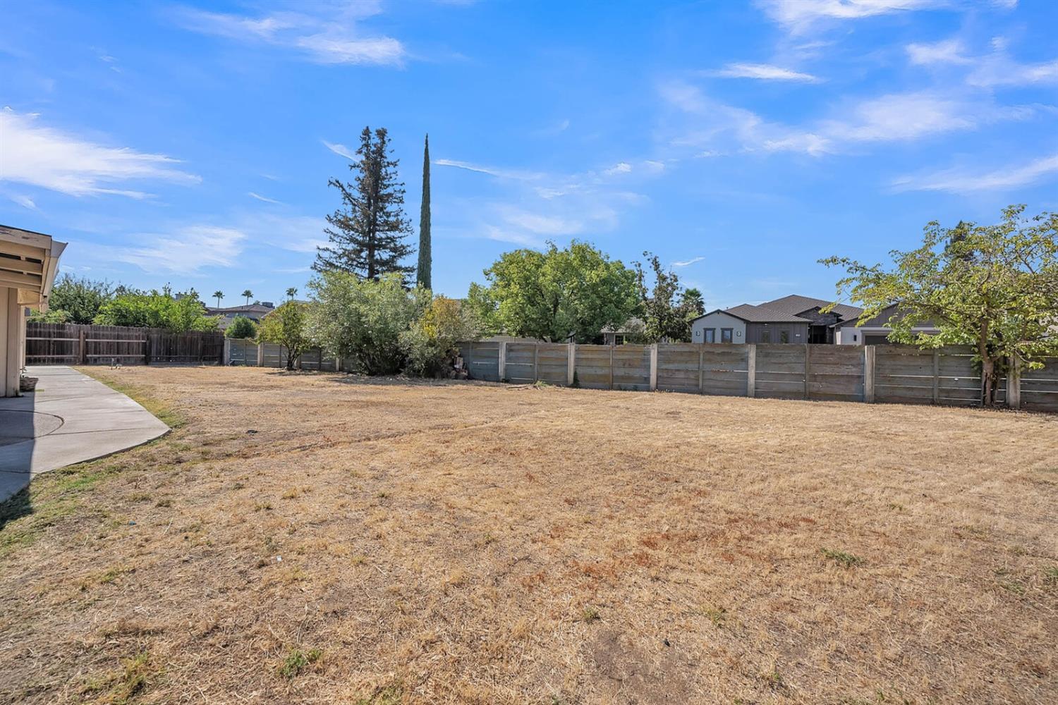 Detail Gallery Image 8 of 47 For 1020 Hayer Cir, Rio Linda,  CA 95673 - 3 Beds | 2 Baths