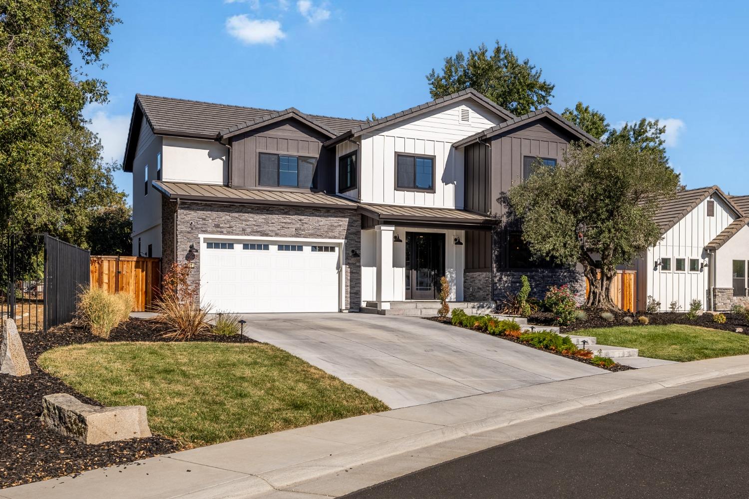 Detail Gallery Image 1 of 1 For 4011 Della Ct, Rocklin,  CA 95677 - 4 Beds | 2/1 Baths