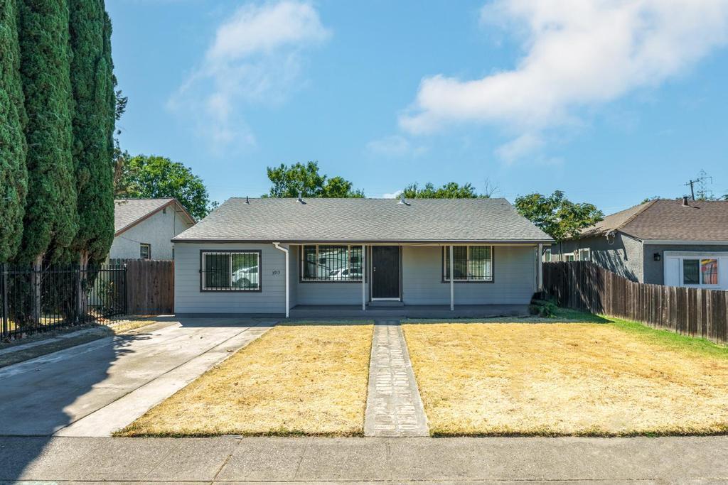 Detail Gallery Image 2 of 23 For 3913 Presidio St, Sacramento,  CA 95838 - 3 Beds | 1 Baths