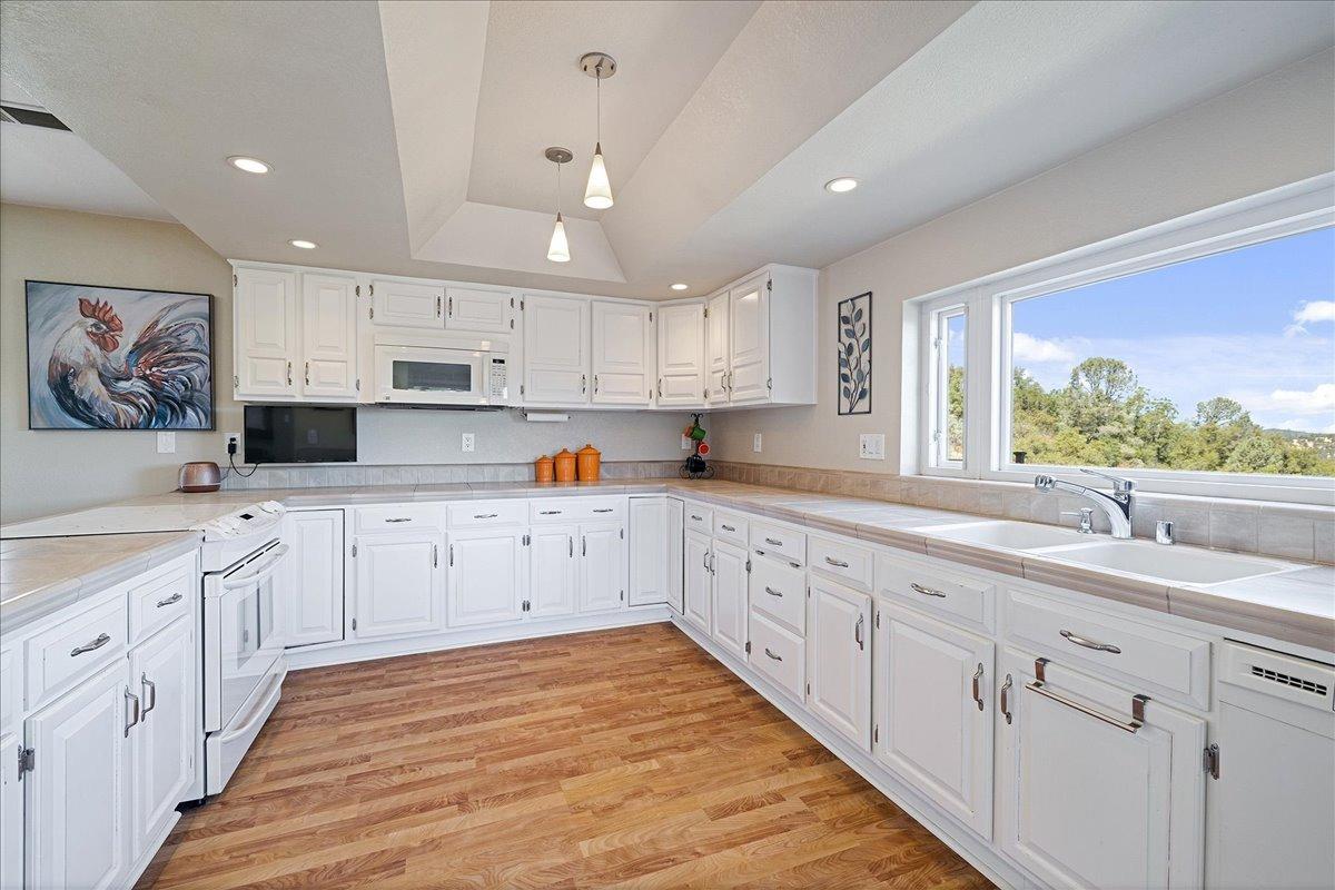 Detail Gallery Image 10 of 62 For 5020 Owls Nest, Shingle Springs,  CA 95682 - 4 Beds | 3/1 Baths