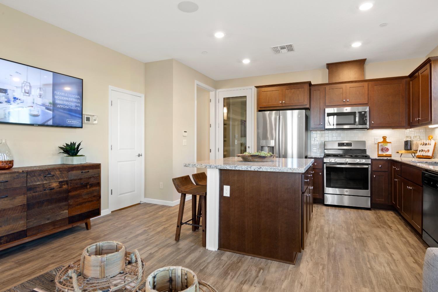 Detail Gallery Image 9 of 18 For 4471 Saone Walk, Sacramento,  CA 95834 - 3 Beds | 2/1 Baths