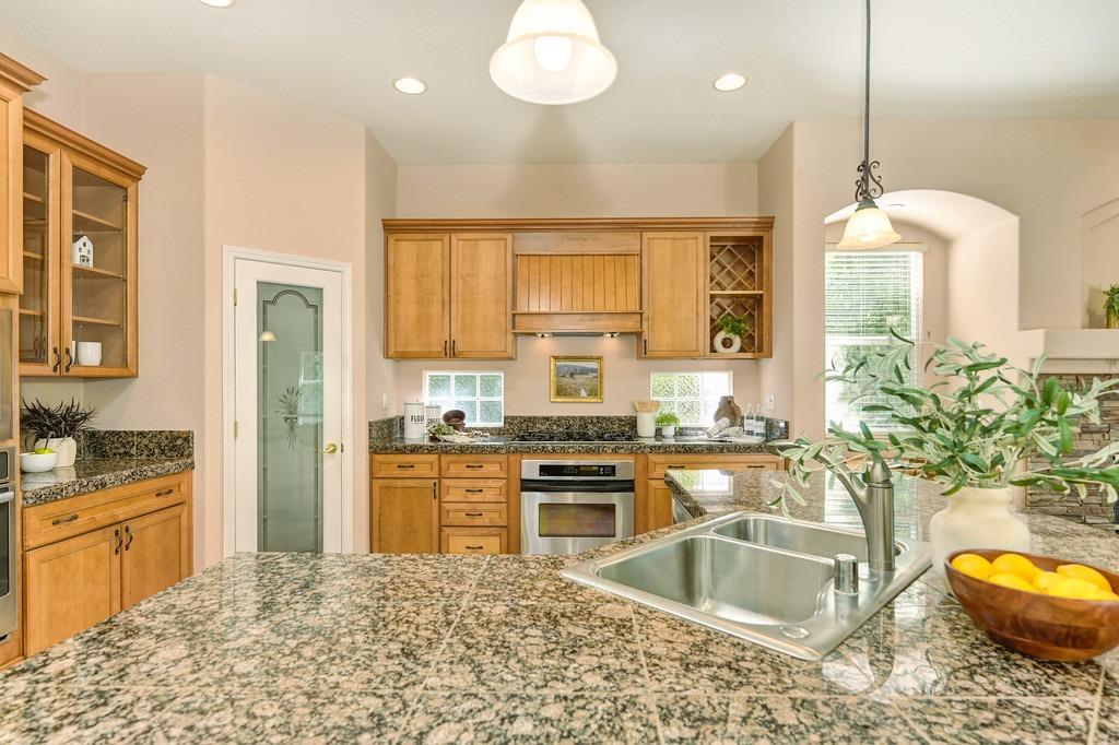 Detail Gallery Image 12 of 47 For 3460 Brittany Way, El Dorado Hills,  CA 95762 - 4 Beds | 2/1 Baths