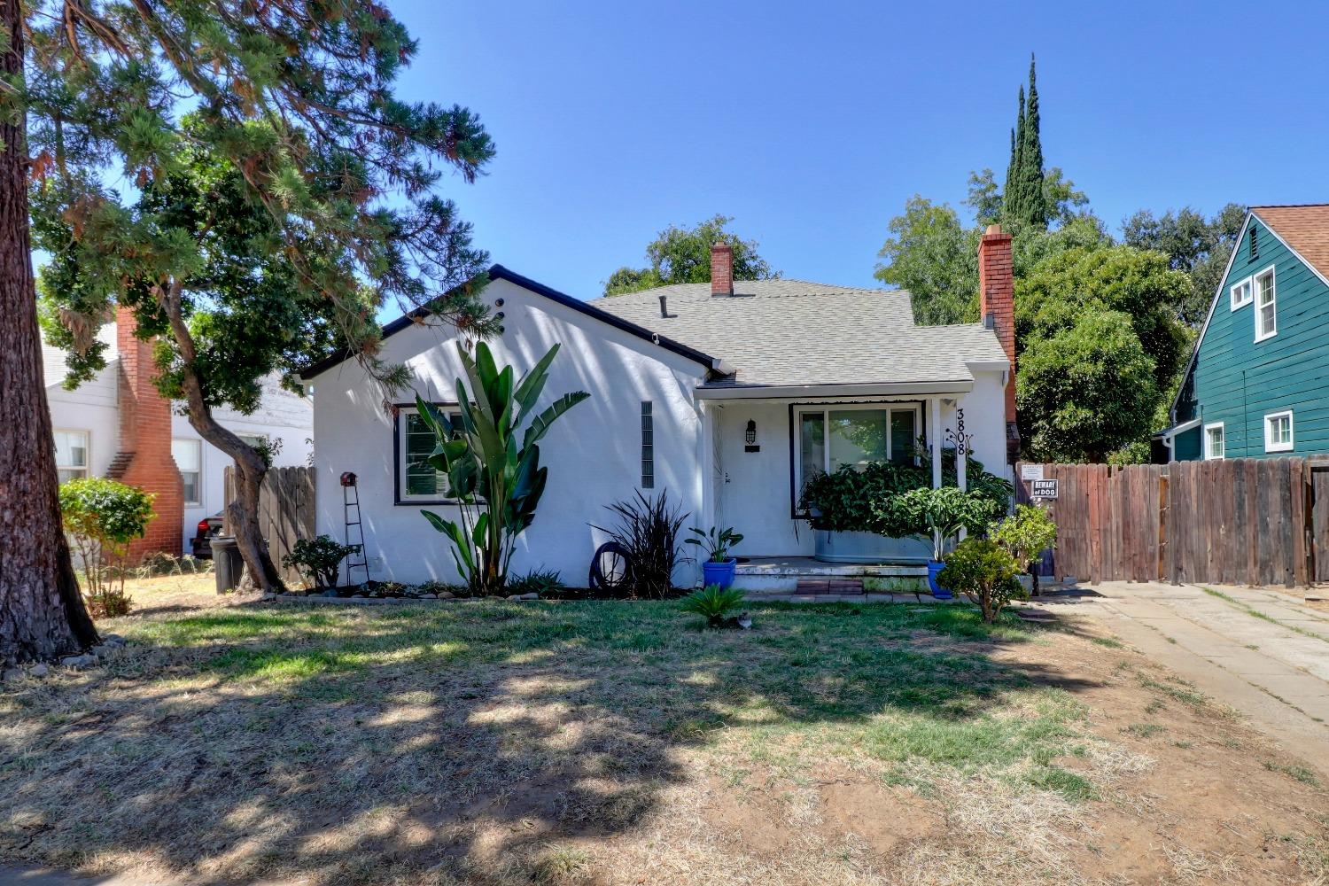 Detail Gallery Image 1 of 35 For 3808 La Solidad, Sacramento,  CA 95820 - 4 Beds | 2 Baths