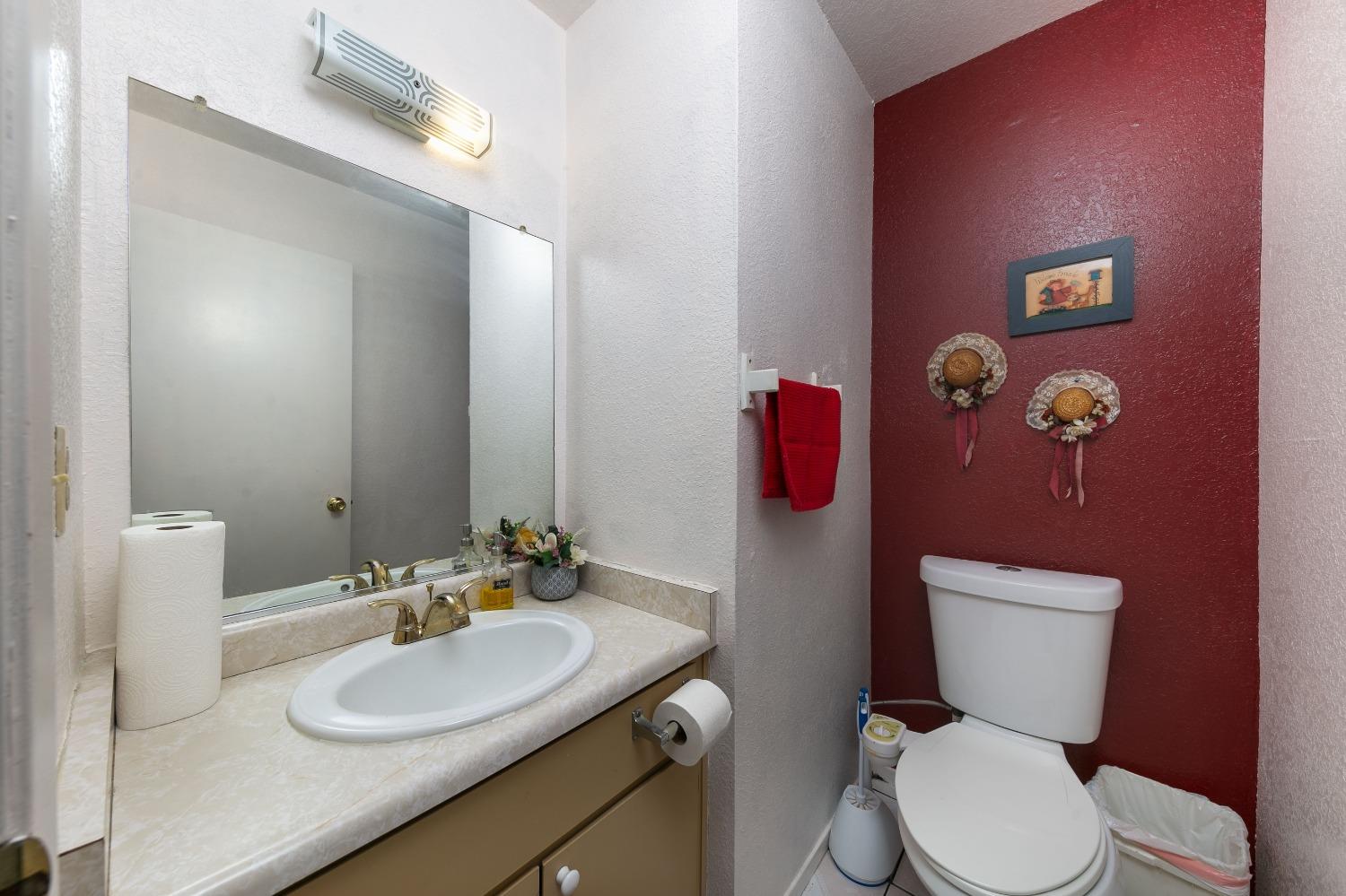 Detail Gallery Image 15 of 30 For 2294 Port Trinity Cir, Stockton,  CA 95206 - 4 Beds | 2/1 Baths