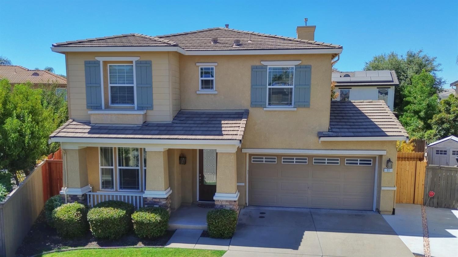 Detail Gallery Image 1 of 41 For 11 Wheelhouse Ct, Sacramento,  CA 95833 - 5 Beds | 2/1 Baths