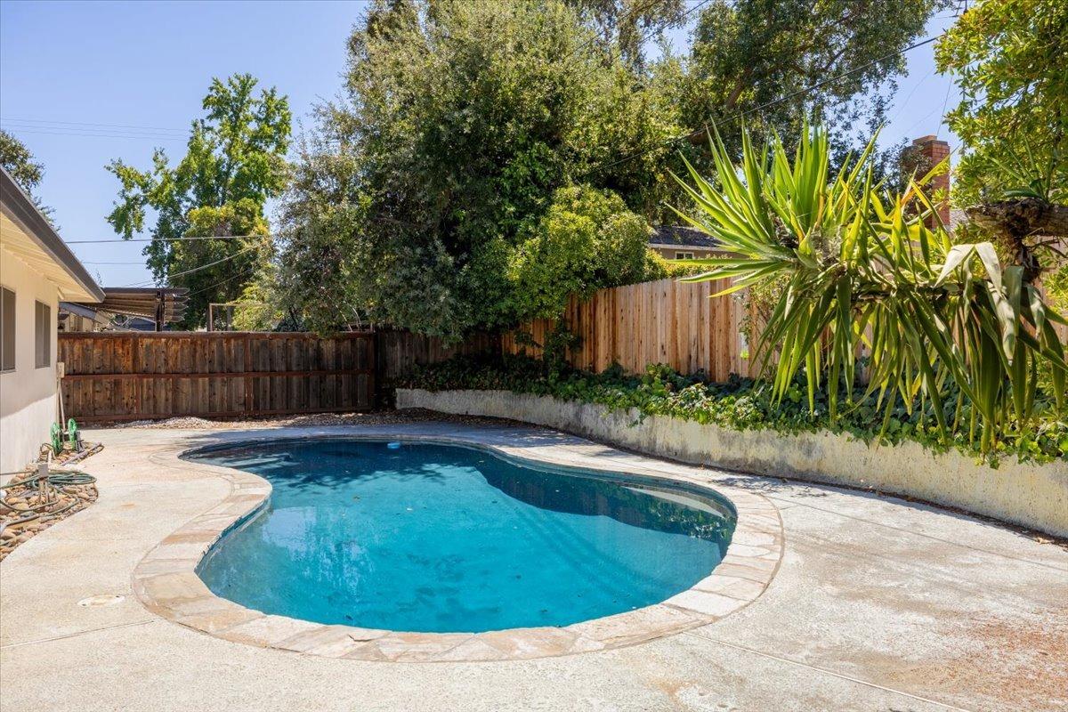 Detail Gallery Image 2 of 31 For 9140 La Riviera Dr, Sacramento,  CA 95826 - 3 Beds | 2 Baths