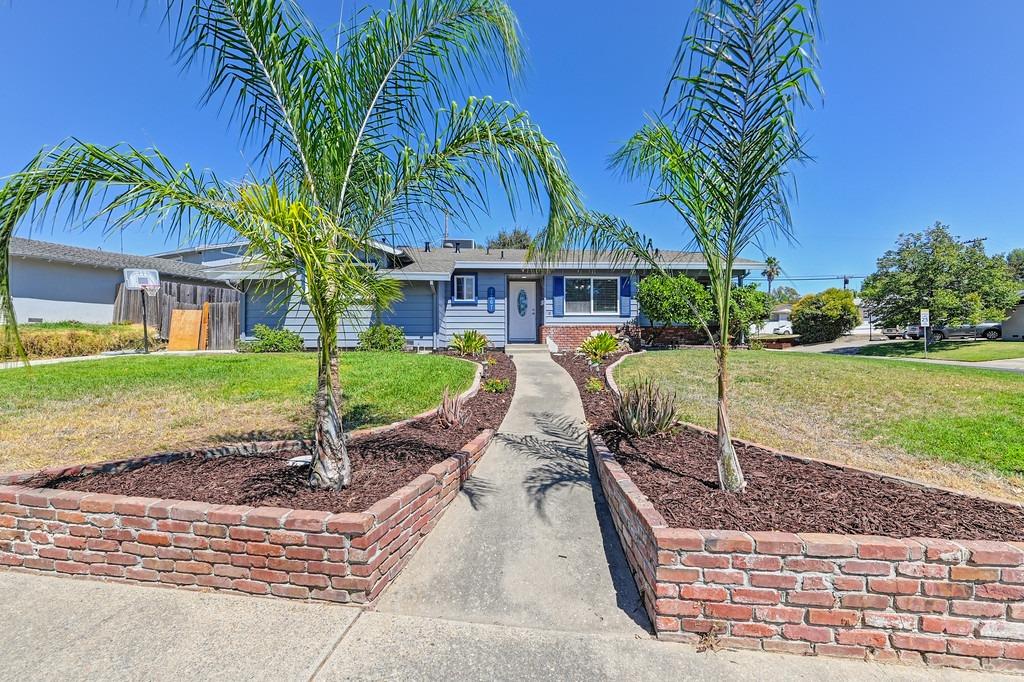 Detail Gallery Image 1 of 1 For 7267 Saffron Way, Citrus Heights,  CA 95621 - 3 Beds | 2 Baths