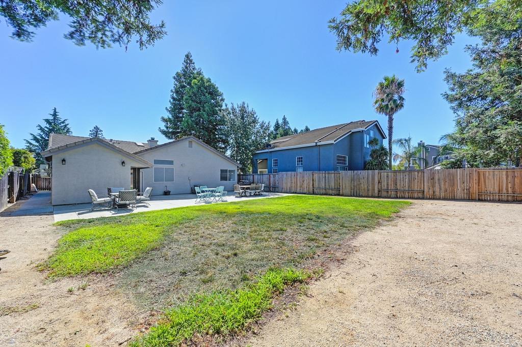 Brighton Oaks Court, Elk Grove, California image 36