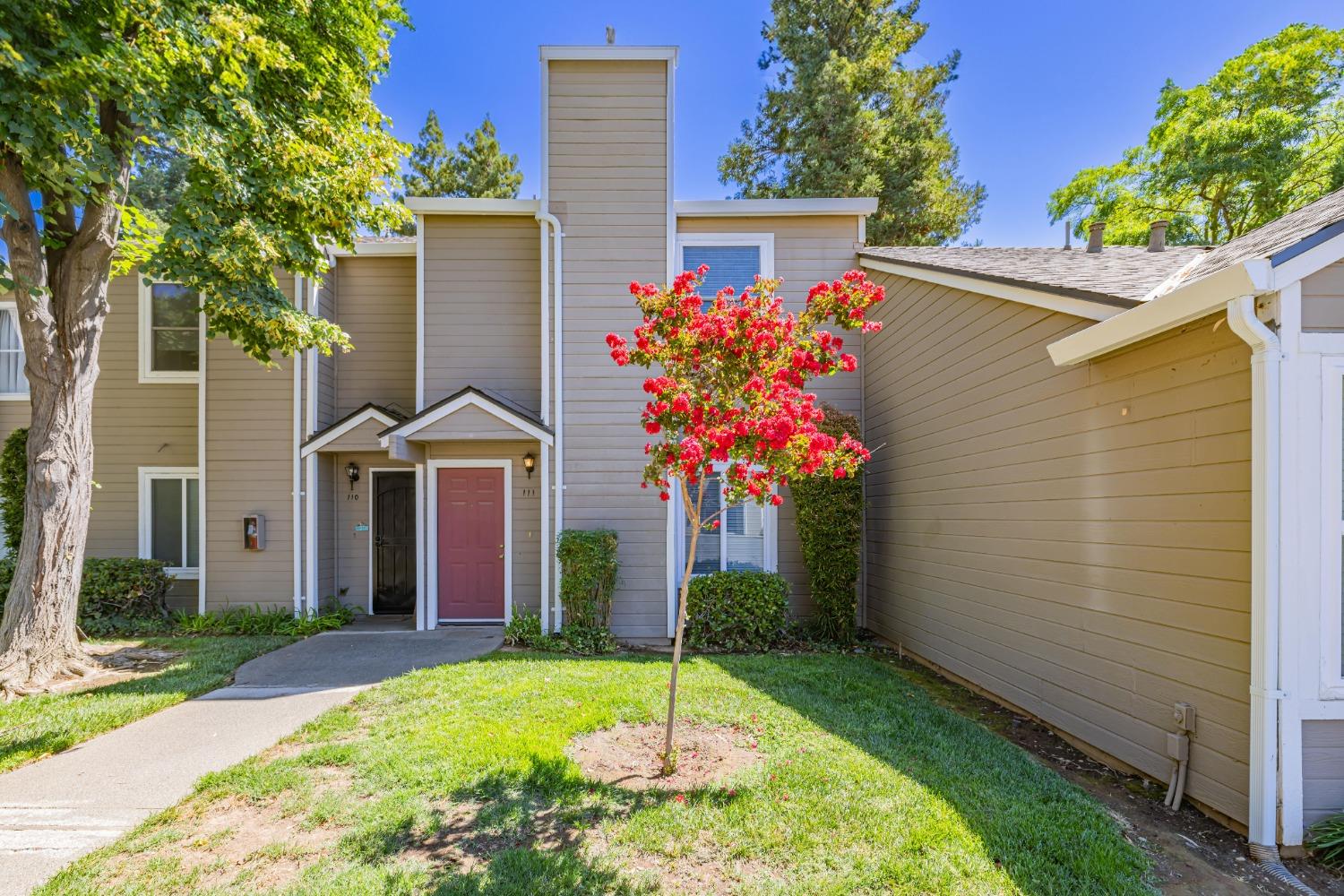 Detail Gallery Image 1 of 1 For 9101 Newhall Dr #111,  Sacramento,  CA 95826 - 2 Beds | 1/1 Baths