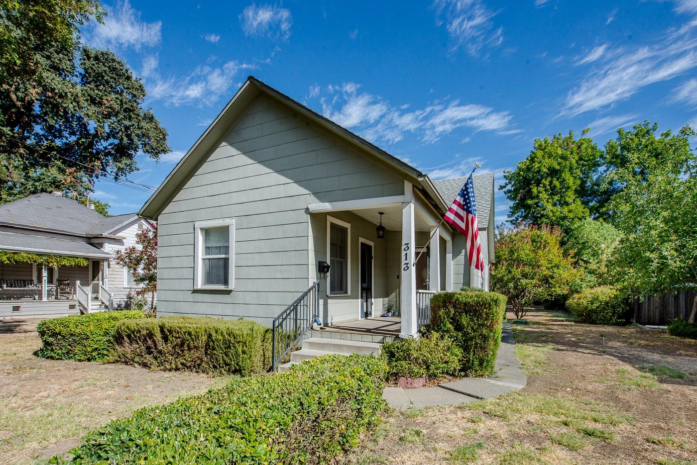 Detail Gallery Image 1 of 1 For 313 Oak Ave, Woodland,  CA 95695 - 3 Beds | 1 Baths