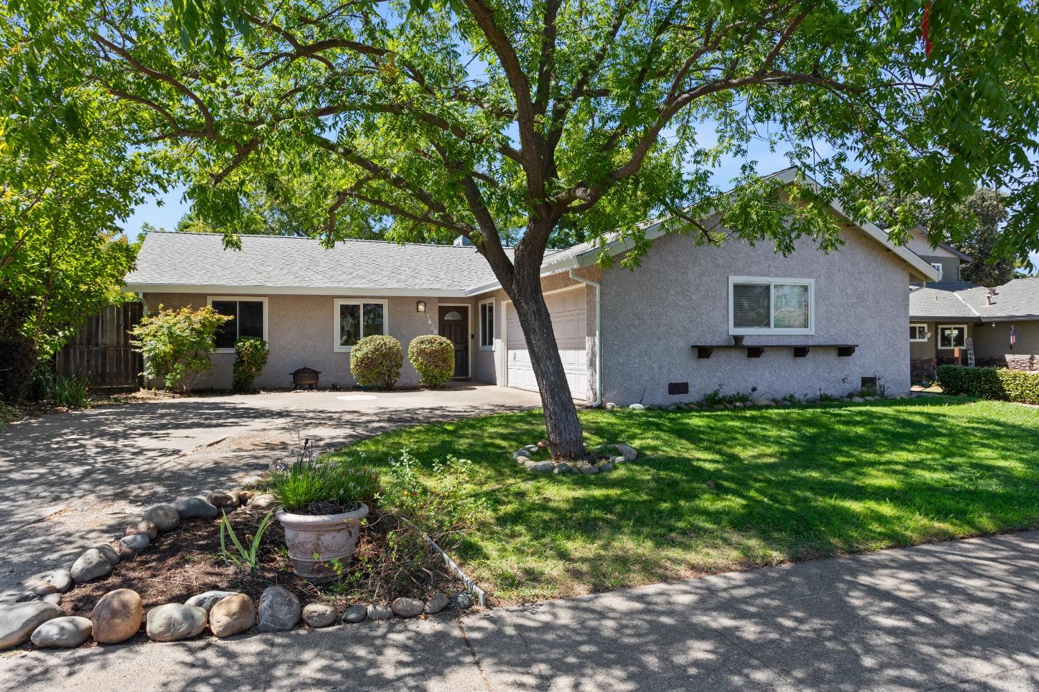 Detail Gallery Image 1 of 1 For 1426 Oakmont Dr, Roseville,  CA 95661 - 4 Beds | 2 Baths