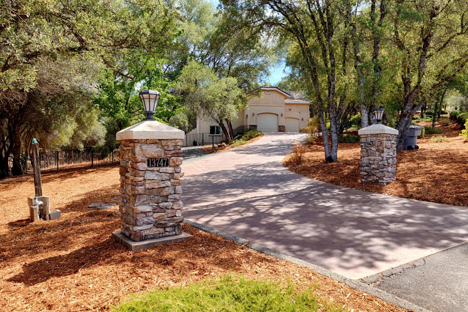 Detail Gallery Image 3 of 42 For 13747 Blackwood Way, Auburn,  CA 95602 - 4 Beds | 3/1 Baths