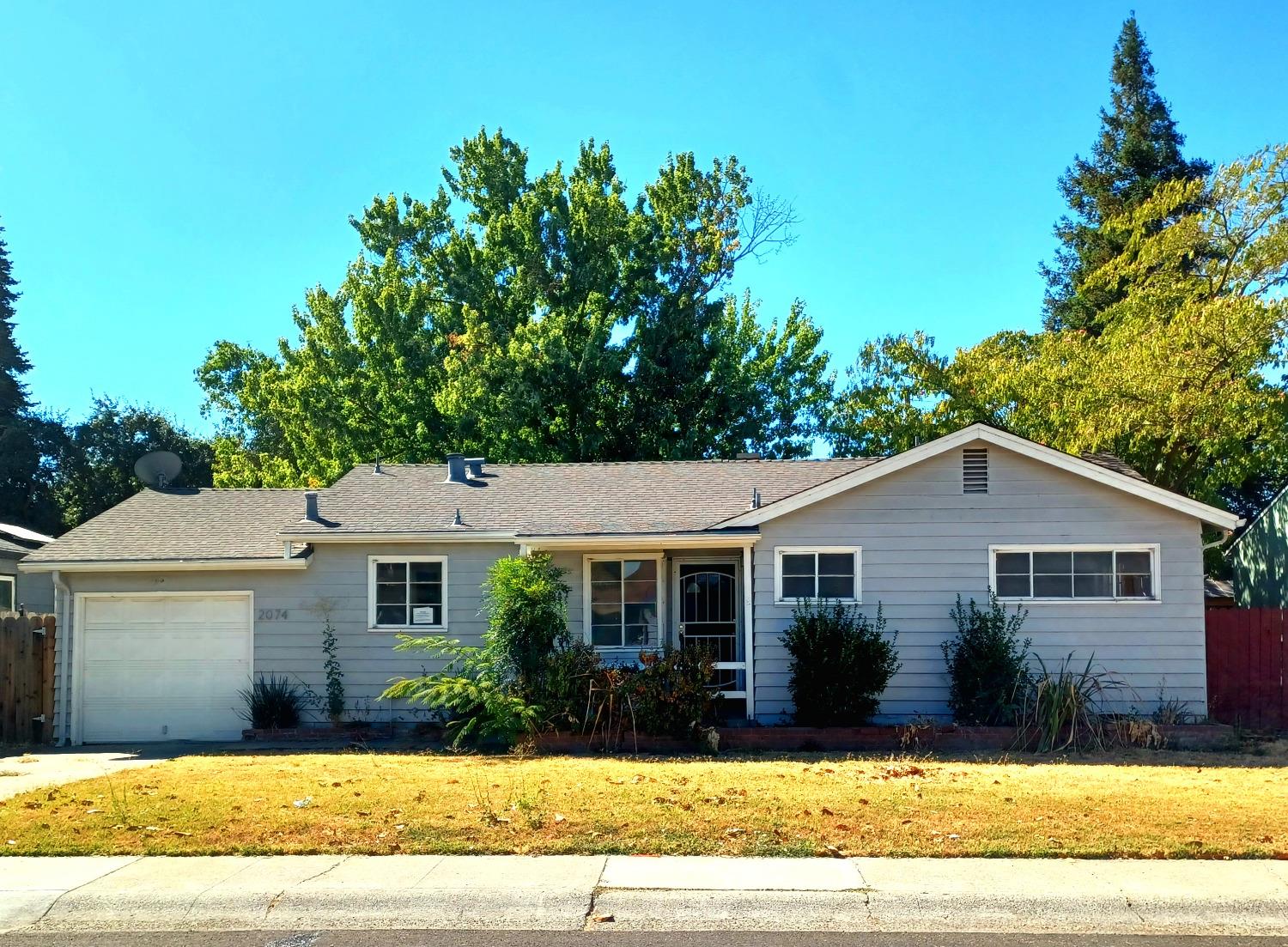 Detail Gallery Image 1 of 20 For 2074 W Sonoma Ave, Stockton,  CA 95204 - 3 Beds | 1 Baths