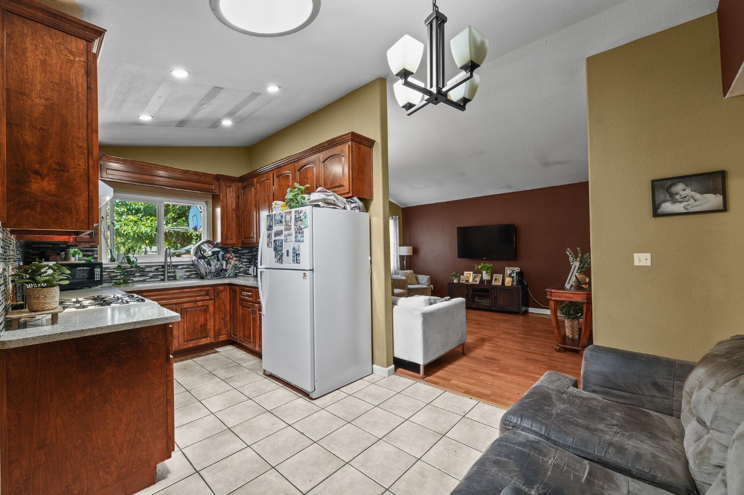 Detail Gallery Image 17 of 36 For 186 Santa Rosa Dr, San Jose,  CA 95111 - 3 Beds | 2 Baths