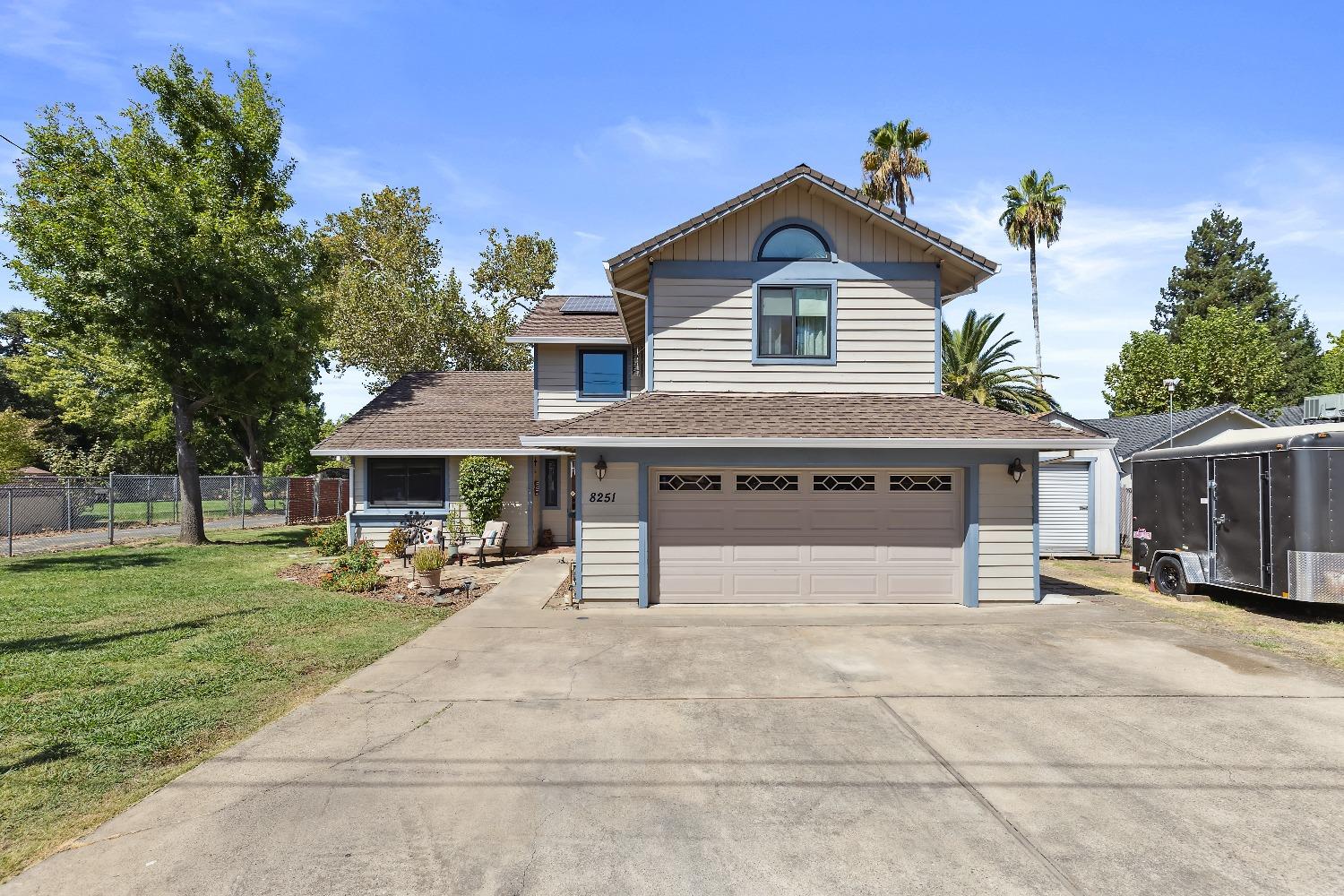 Detail Gallery Image 1 of 21 For 8251 Holly Dr, Citrus Heights,  CA 95610 - 3 Beds | 2/1 Baths