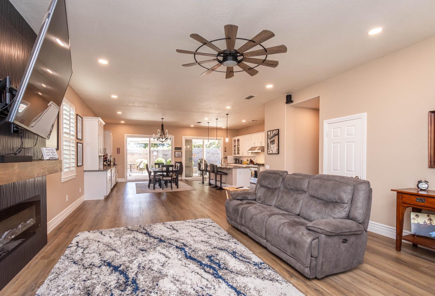 Detail Gallery Image 9 of 41 For 7028 Windchime Way, Roseville,  CA 95747 - 3 Beds | 2 Baths