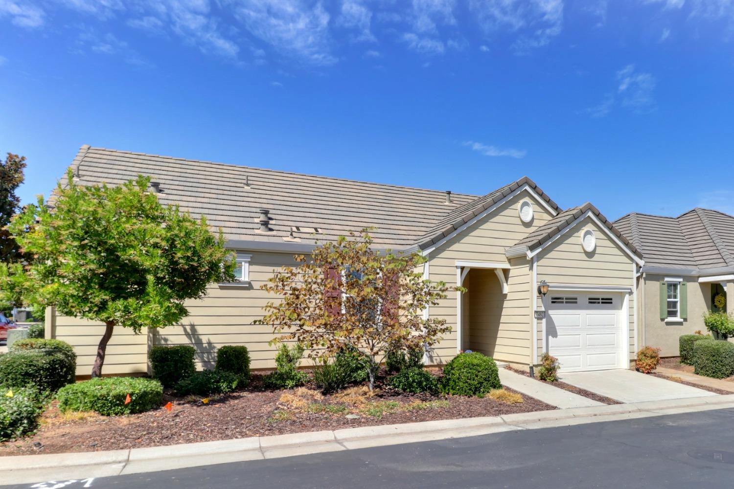 Detail Gallery Image 1 of 69 For 7482 Chevelle Way, Sacramento,  CA 95829 - 2 Beds | 2 Baths