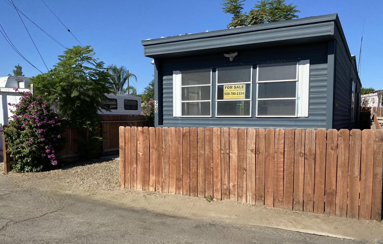 Detail Gallery Image 3 of 8 For 4561 East Jensen 20, Fresno,  CA 93725 - 1 Beds | 1 Baths