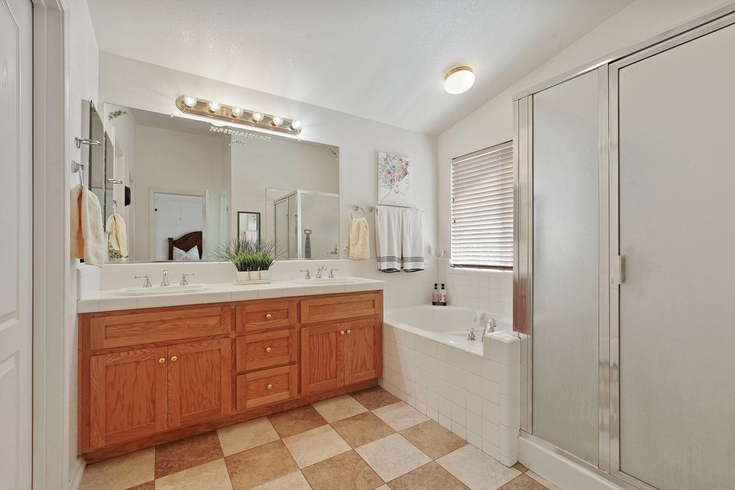 Detail Gallery Image 18 of 49 For 654 Summerton Ln, Turlock,  CA 95382 - 4 Beds | 2/1 Baths