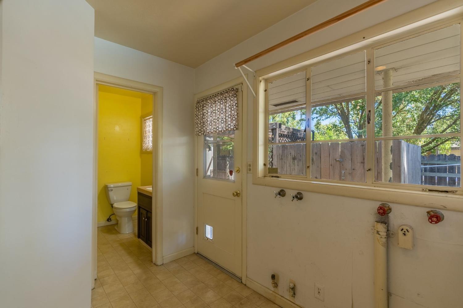 Detail Gallery Image 13 of 21 For 1014 Stanford Ave, Modesto,  CA 95350 - 3 Beds | 2 Baths