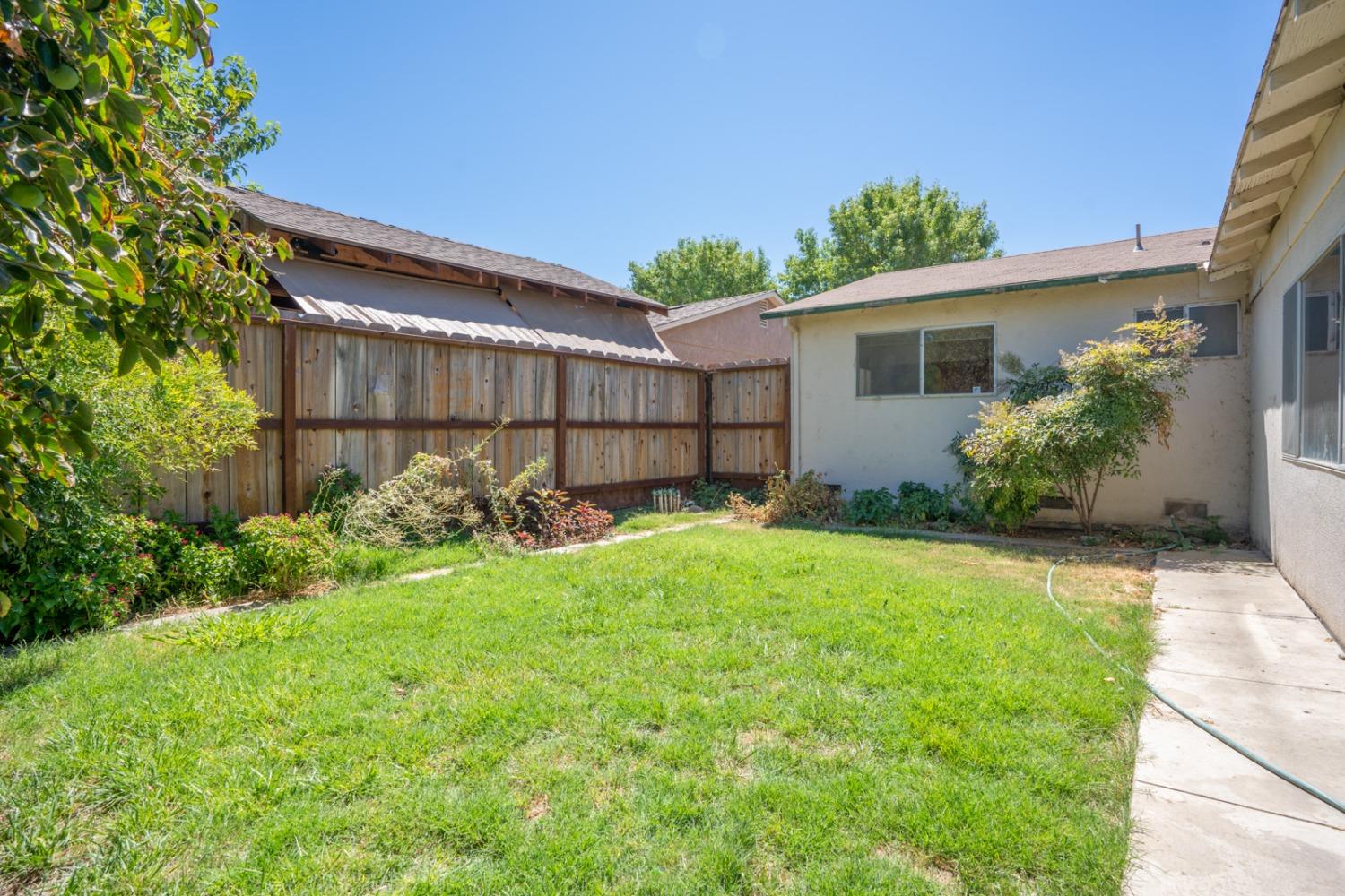 Detail Gallery Image 27 of 27 For 976 Granada Cir, Los Banos,  CA 93635 - 3 Beds | 2 Baths