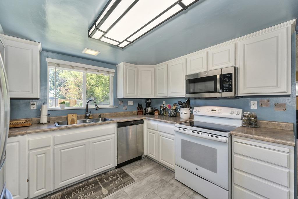 Detail Gallery Image 12 of 38 For 2544 Andrade Way, Sacramento,  CA 95821 - 3 Beds | 2 Baths