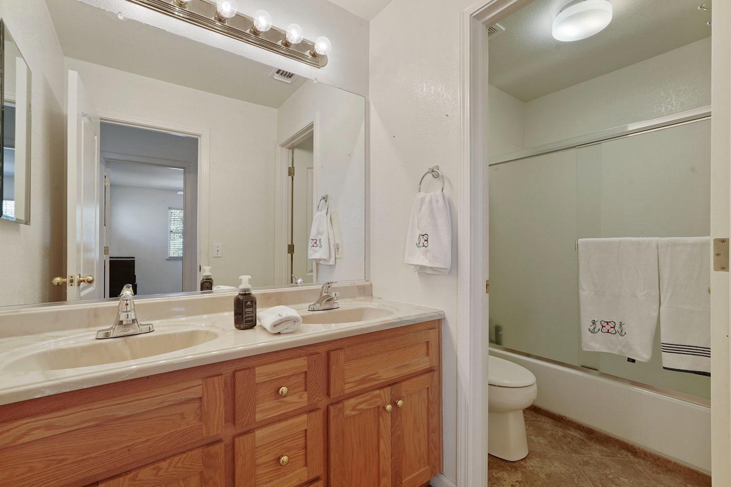 Detail Gallery Image 20 of 49 For 654 Summerton Ln, Turlock,  CA 95382 - 4 Beds | 2/1 Baths