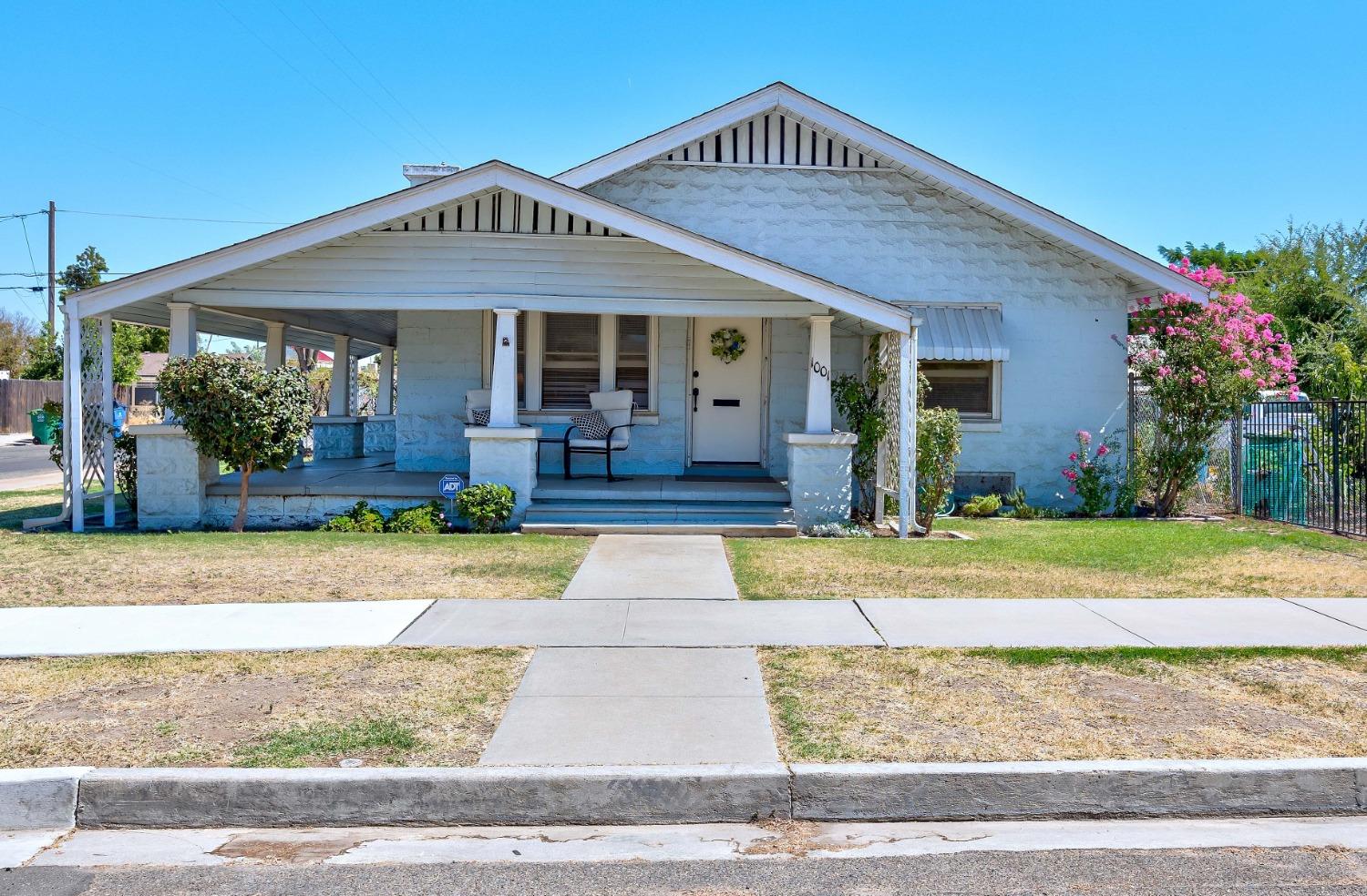 Detail Gallery Image 1 of 49 For 1001 Trinity Ave, Chowchilla,  CA 93610 - 3 Beds | 2 Baths