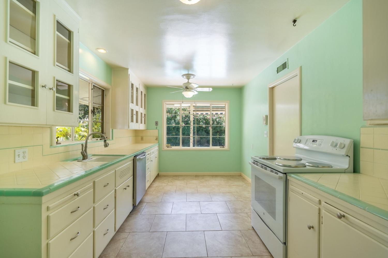 Detail Gallery Image 9 of 21 For 1014 Stanford Ave, Modesto,  CA 95350 - 3 Beds | 2 Baths