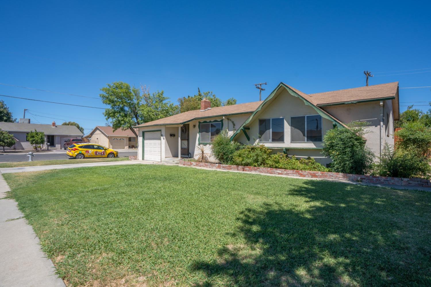 Detail Gallery Image 5 of 27 For 976 Granada Cir, Los Banos,  CA 93635 - 3 Beds | 2 Baths