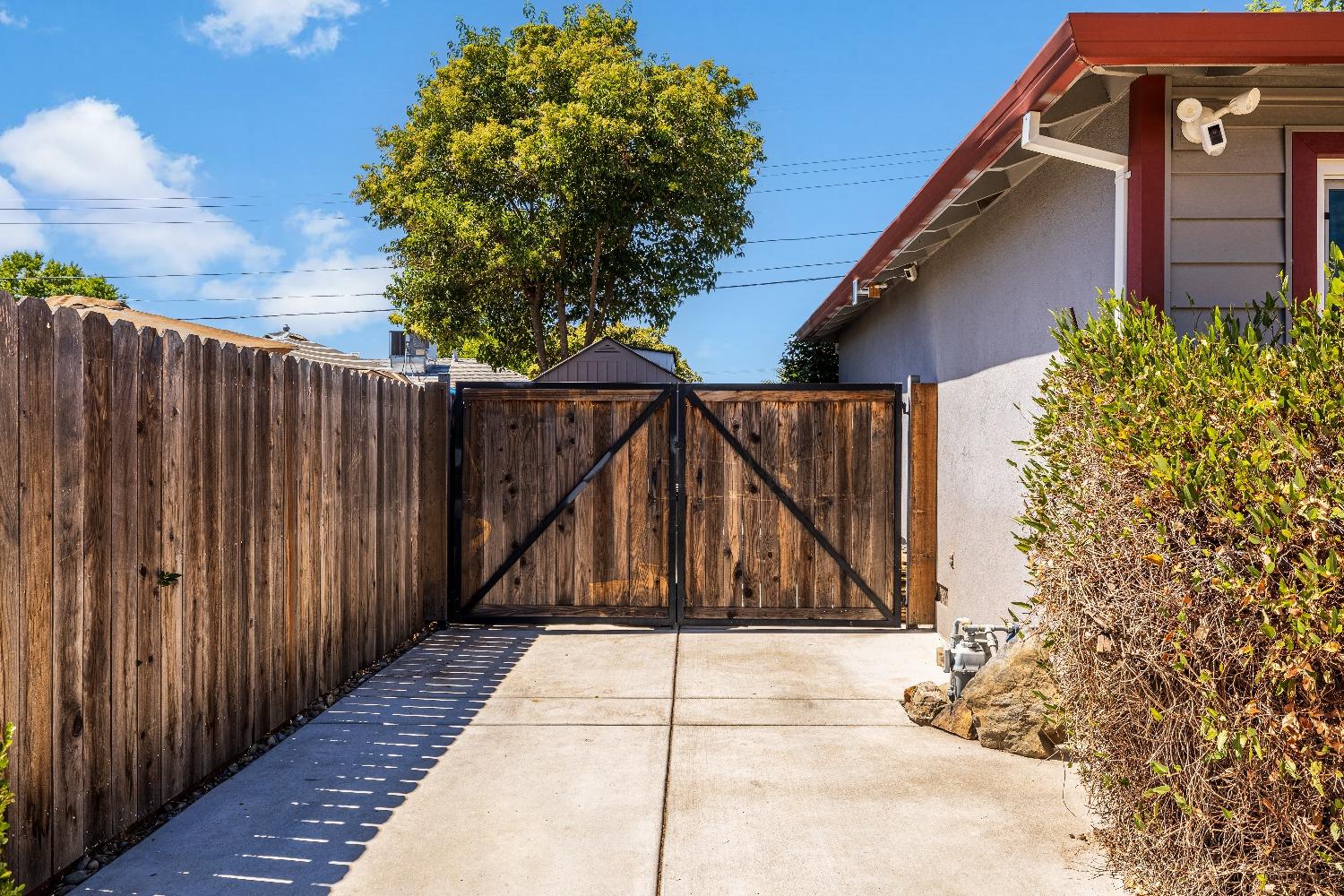 Detail Gallery Image 3 of 37 For 2306 Thores St, Rancho Cordova,  CA 95670 - 3 Beds | 2 Baths