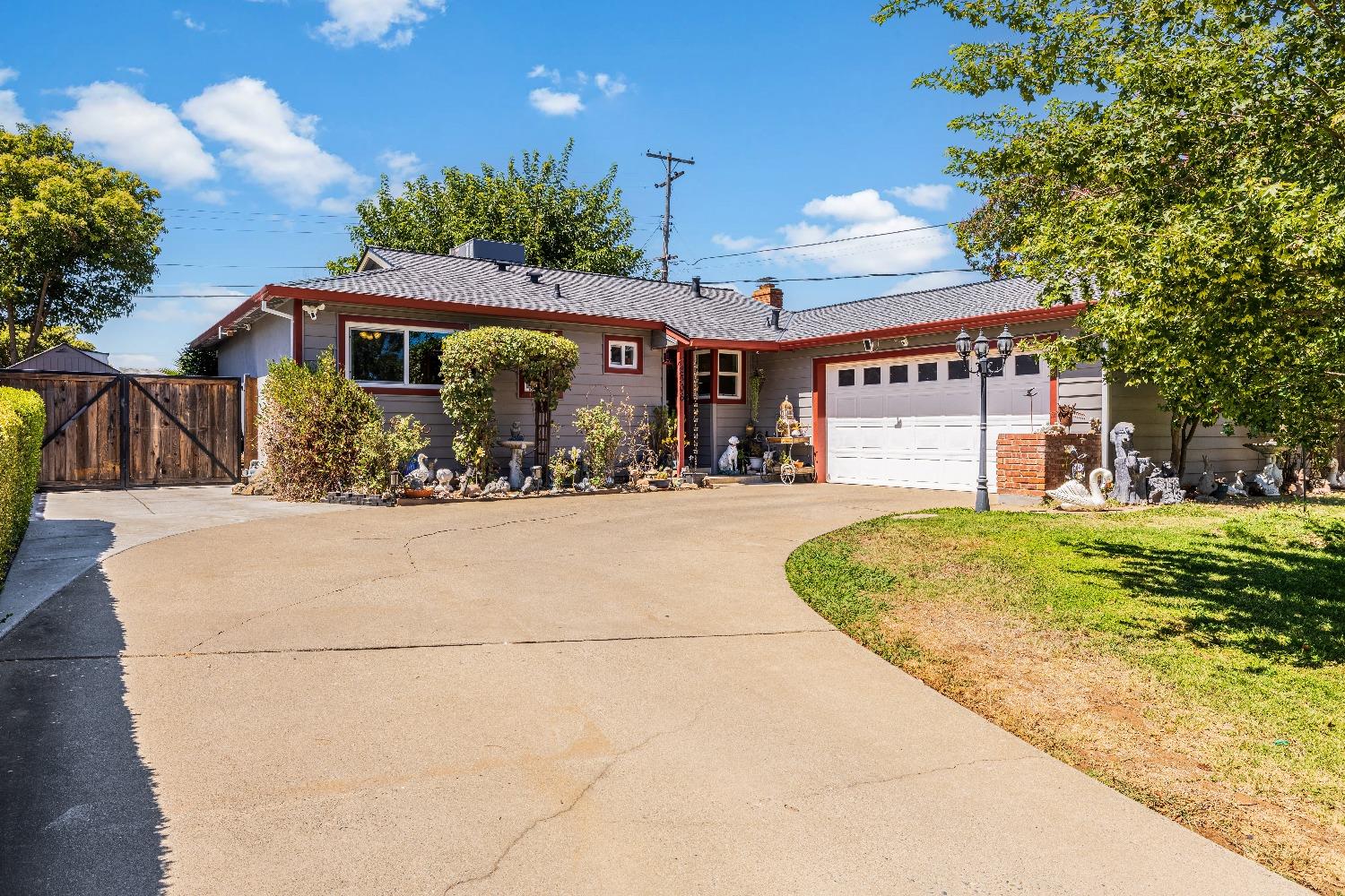 Detail Gallery Image 1 of 37 For 2306 Thores St, Rancho Cordova,  CA 95670 - 3 Beds | 2 Baths