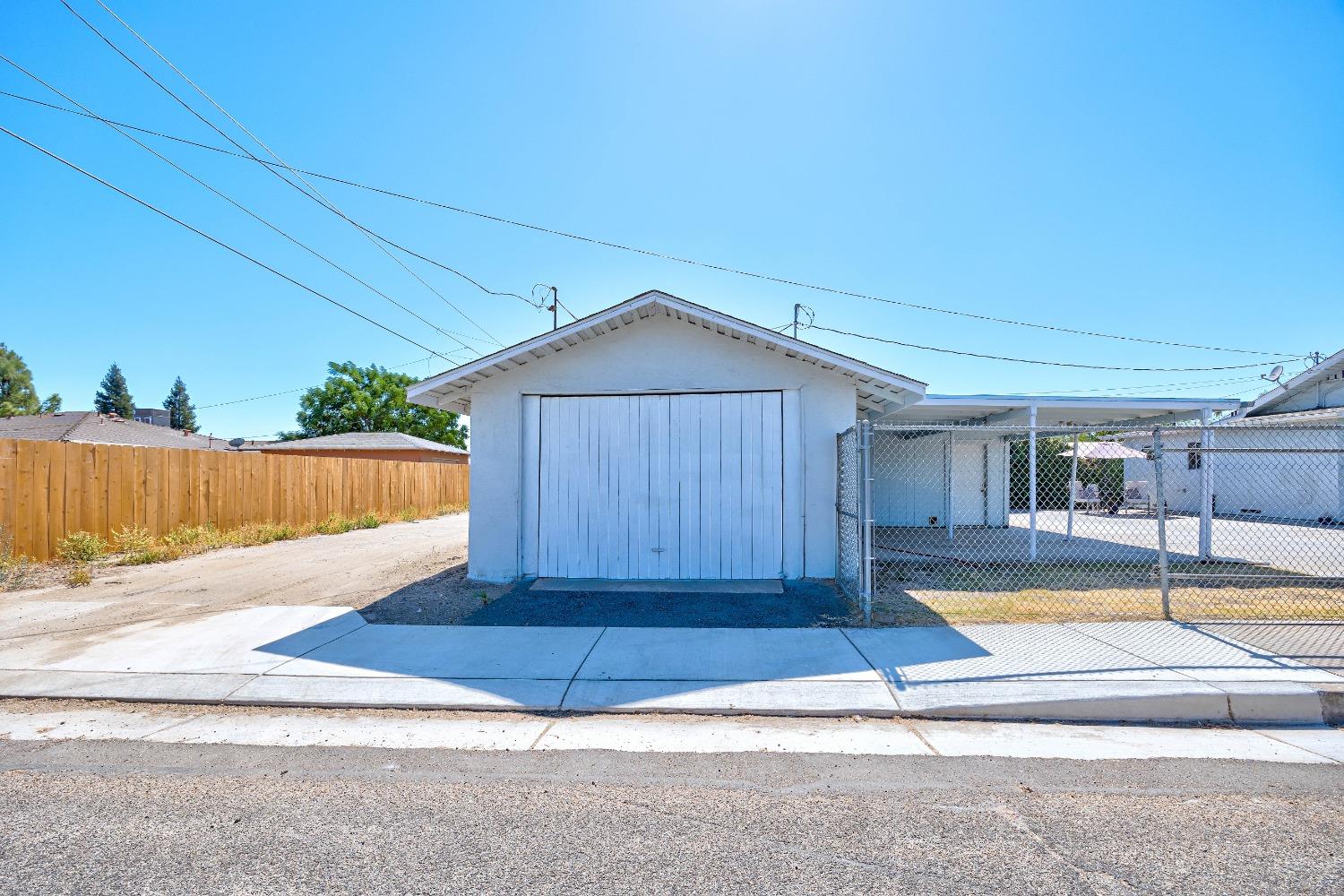 Detail Gallery Image 35 of 49 For 1001 Trinity Ave, Chowchilla,  CA 93610 - 3 Beds | 2 Baths