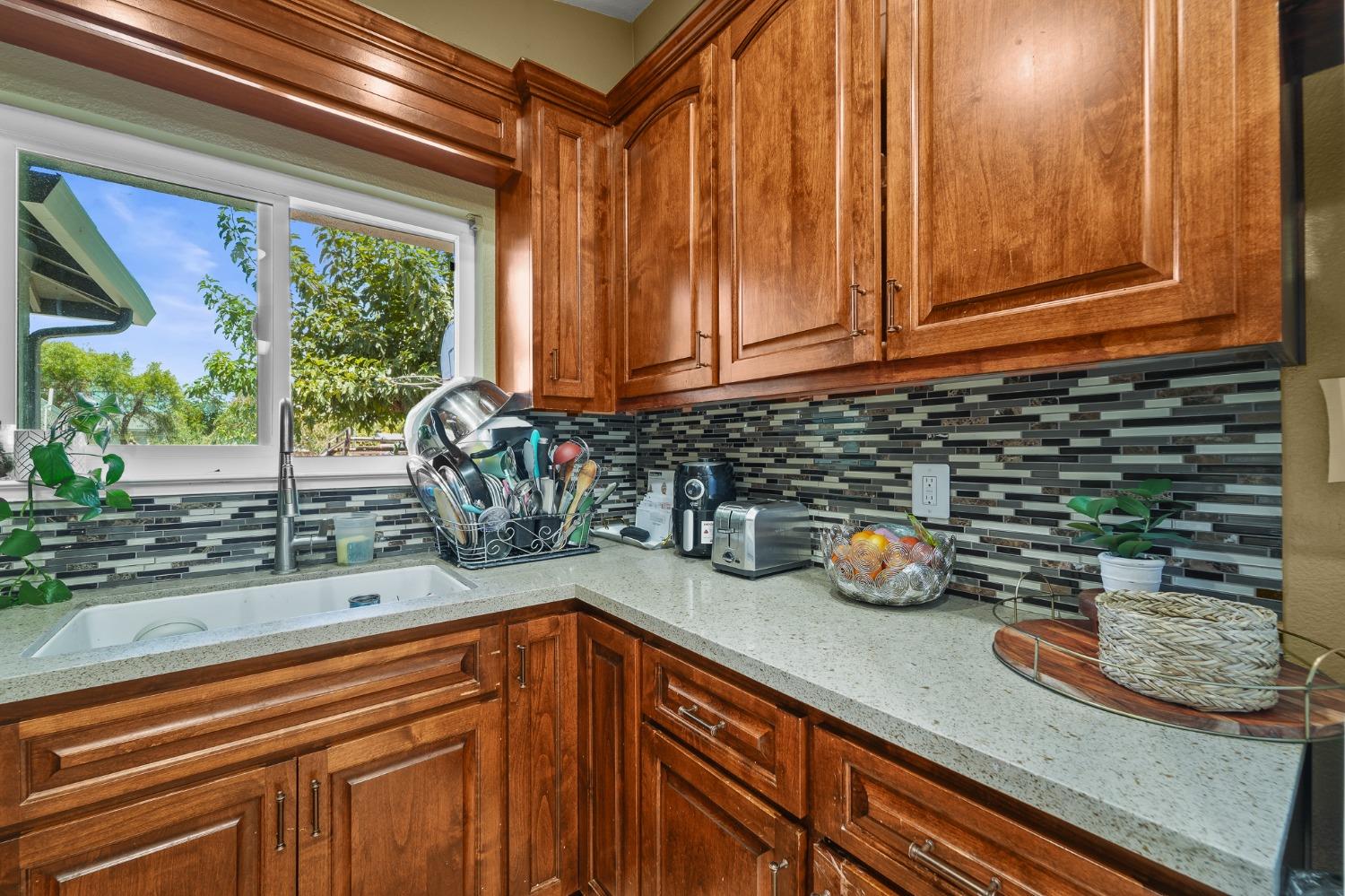 Detail Gallery Image 20 of 36 For 186 Santa Rosa Dr, San Jose,  CA 95111 - 3 Beds | 2 Baths